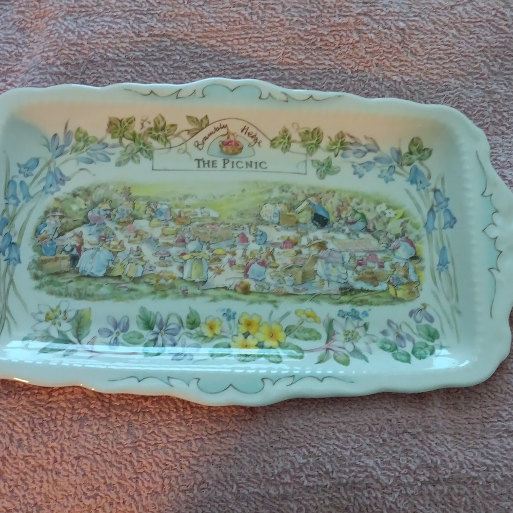 Royal Doulton, The Picnic,from the Brambly Hedge collection.Sandwich server.